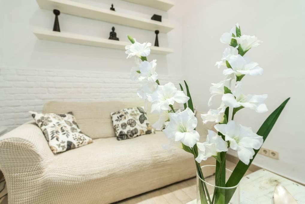 شقة Stylish Loft At Chueca'S Heart مدريد المظهر الخارجي الصورة