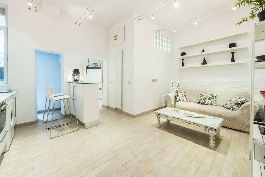 شقة Stylish Loft At Chueca'S Heart مدريد المظهر الخارجي الصورة