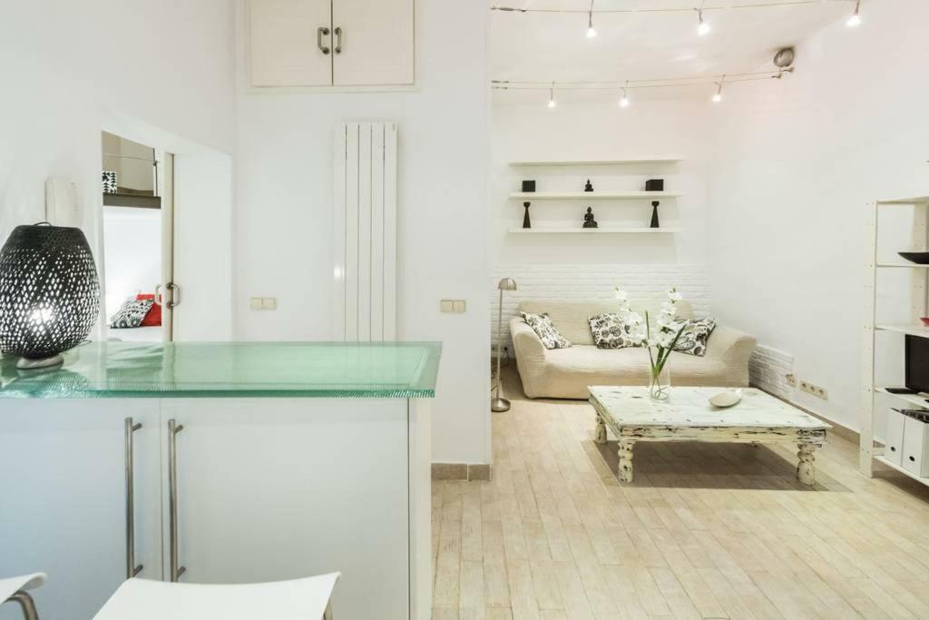 شقة Stylish Loft At Chueca'S Heart مدريد المظهر الخارجي الصورة